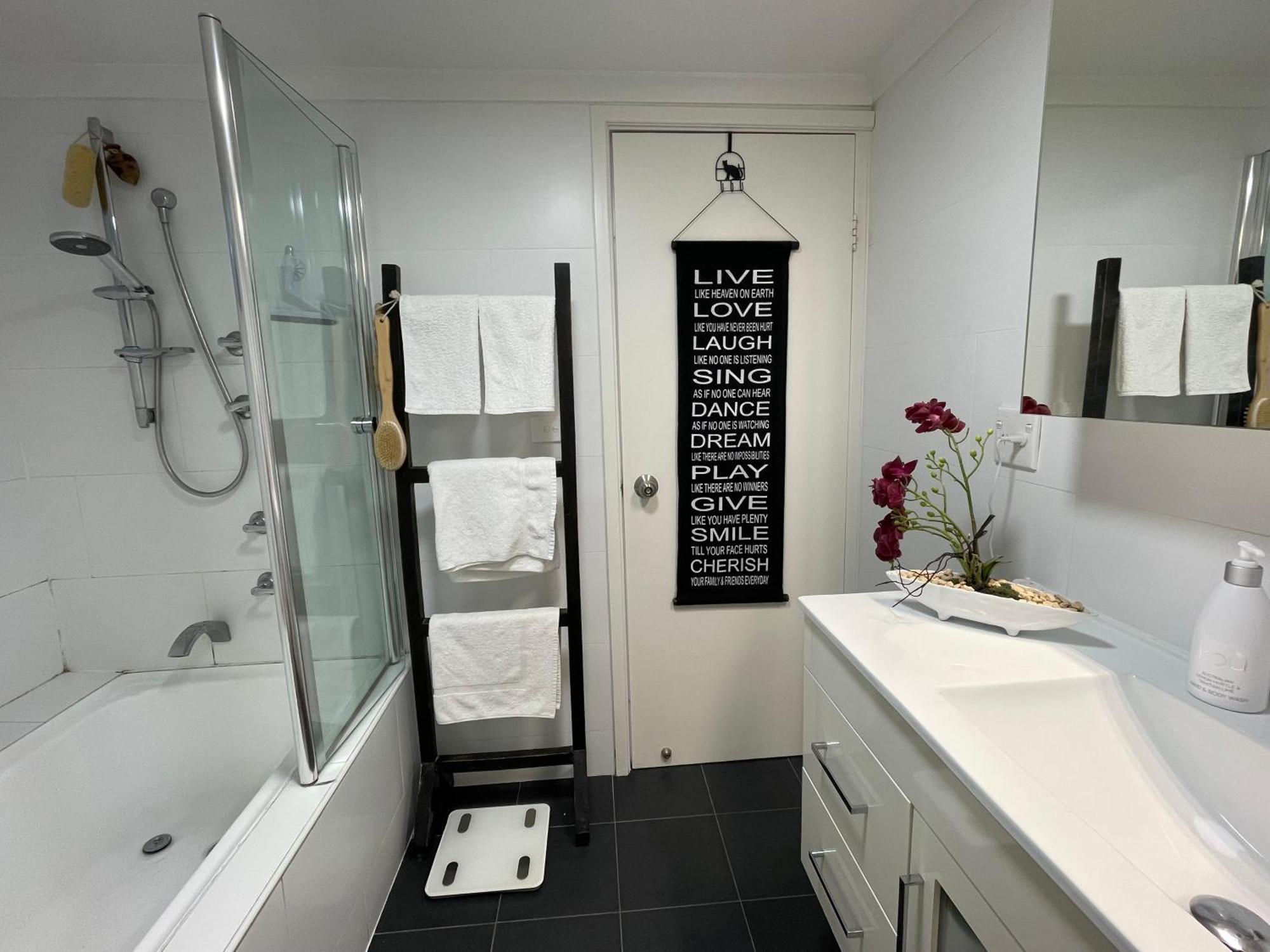 Manly Beachfront Stay Sídney Habitación foto